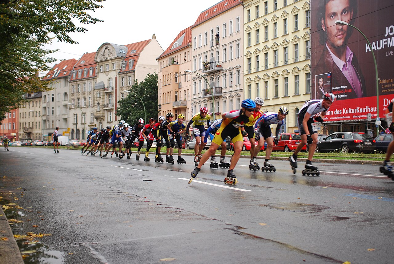Inline marathon skaters racing